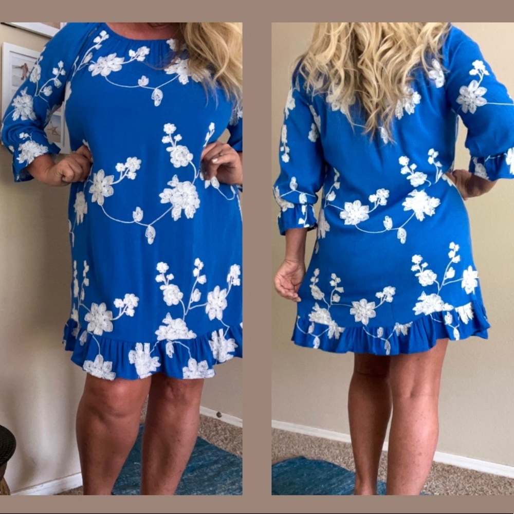 NWT Liv Los Angeles Women’s Blue Floral Embroidered Dress Size Medium